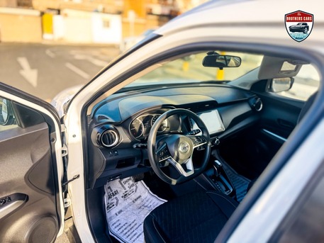 Manama, Vehicles, Cars & Trucks , BHD 100,  NISSAN KICKS-SV,  2022,  Automatic,  61000 KM,    MODEL FOR SALE