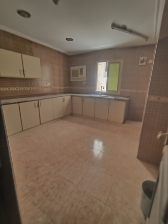 Gudaibiya, Apartments, Flats, Houses & Villas, BHD 220/month,  2 BR,  Semi Furnished 2 Spacious Family Flat For Rent In Gudaibiya With Parking