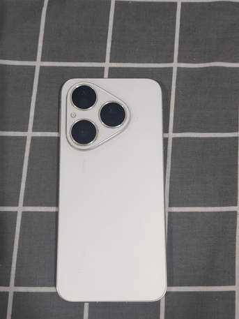 Jeddah, Mobile Phones, SAR 1899,  Huawei Pura 80 White Only 6 Months Used Mint Condition