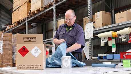 Mumbai, Cargo, Liquid Chemical Courier Service For Worldwide From Andheri