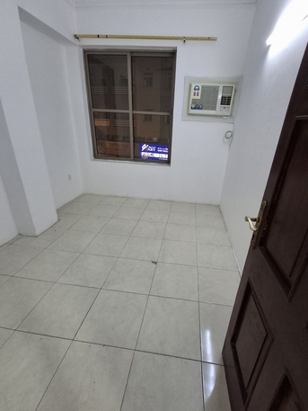 Hoora, Apartments, Flats, Houses & Villas, BHD 200/month,  2 BR,  2bhk 1bath Closed Kitchen 200bd With Ewa
