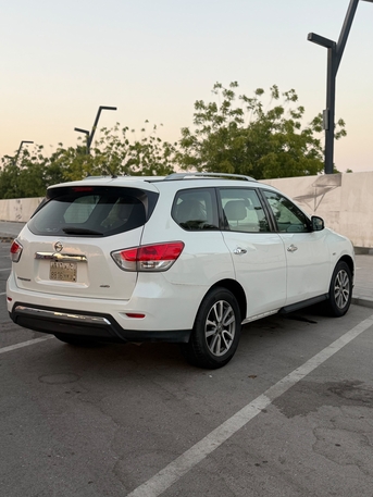Dammam, Vehicles, Cars & Trucks , SAR 30000,  Nissan Pathfinder,  2014,  Automatic,  260000 KM,   SUV For Sale  : 260,XXX KM