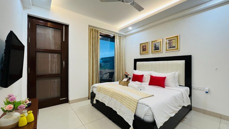 Gurgaon, Apartments, Flats, Houses & Villas, INR 9000/day,  Furnished,  3 BR,  1000 Sq. Feet,  3 BHK Apartment, Sec 43, Golf Course Road
