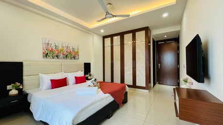 Gurgaon, Apartments, Flats, Houses & Villas, INR 9000/day,  Furnished,  3 BR,  1000 Sq. Feet,  3 BHK Apartment, Sec 43, Golf Course Road