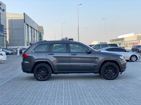 Manama, Vehicles, Cars & Trucks , BHD 10500,  Jeep Grand Cherokee,  2019,  Automatic,  74300 KM,    (Grey)