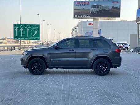 Manama, Vehicles, Cars & Trucks , BHD 10500,  Jeep Grand Cherokee,  2019,  Automatic,  74300 KM,    (Grey)