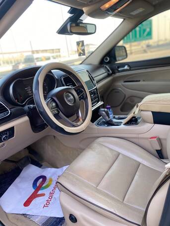 Manama, Vehicles, Cars & Trucks , BHD 10500,  Jeep Grand Cherokee,  2019,  Automatic,  74300 KM,    (Grey)