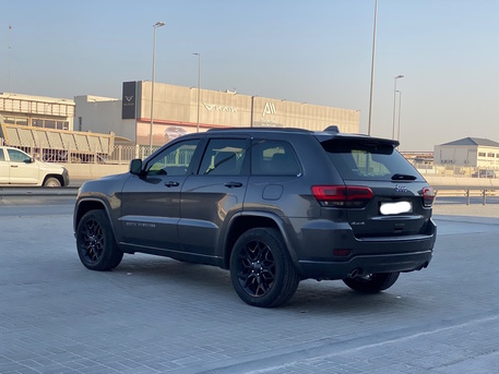 Manama, Vehicles, Cars & Trucks , BHD 10500,  Jeep Grand Cherokee,  2019,  Automatic,  74300 KM,    (Grey)