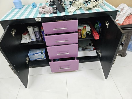 Riffa, Household Items, BHD 30,  Urgent Dressing Table And Side Tables For Sale