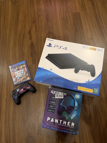 Riyadh, Video Games, SAR 1650,  New Ps4 Comes With Extra Controller, GTA5 And Headphone