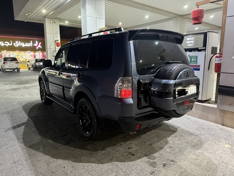 Jubail, Vehicles, Cars & Trucks , SAR 31500,  Mitsubishi Pajero,  2009,  Automatic,  318000 KM,  Pajero  For Sale