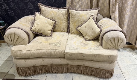 Riyadh, Furniture, SAR 800,  Ten Seater Sofa Set With Center And 3 Side Tables In A Good Co Ndition