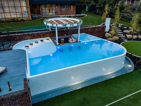 Melbourne, Construction, Swimming Pool Builder In Melbourne | Striking Pools