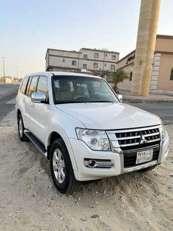 Dammam, Vehicles, Cars & Trucks , SAR 1600,  Mitsubishi Pajero,  2017,  102622 KM,  7-Seater Cars Available On Installments
