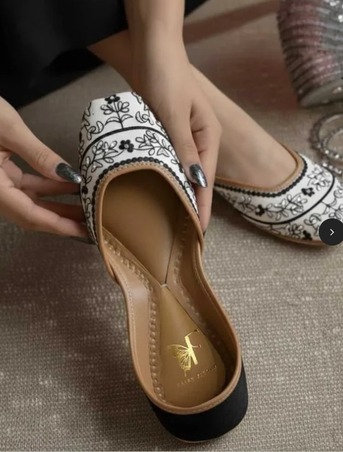 Mumbai, Clothing & Accessories, INR 3499,  Buy Black Juttis For Women &ndash; Handcrafted Ethnic Footwear