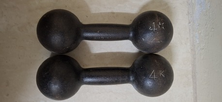 Jubail, Sporting Goods, SAR 100,  4kg Dumbbell Set For Sell