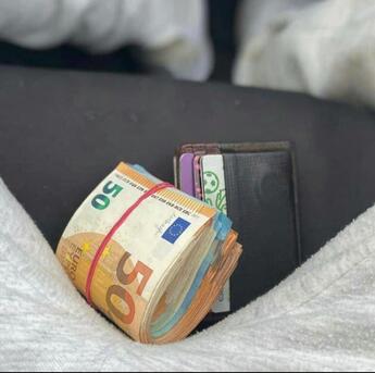 Paris, Wholesale Products, Count**f**t Currency Of All Currencies Available .