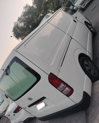 Salmaniya, Vehicles, Cars & Trucks , Toyota Hi-Ace,  2010,  Manual,  400000 KM,   Toyota Hiace ( Cargo Chiller ) Delivery Goods Bus.