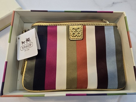Manama, Purses & Wallets, BHD 35,  Coach Ladies Purse -  Julia SP Legacy Wristlet