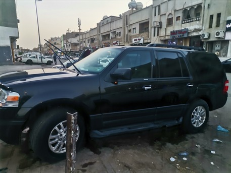 Riyadh, Vehicles, Cars & Trucks , SAR 35000,  Ford Expedition,  2013,  Automatic,  239587 KM,   4X4  Model  For Sale