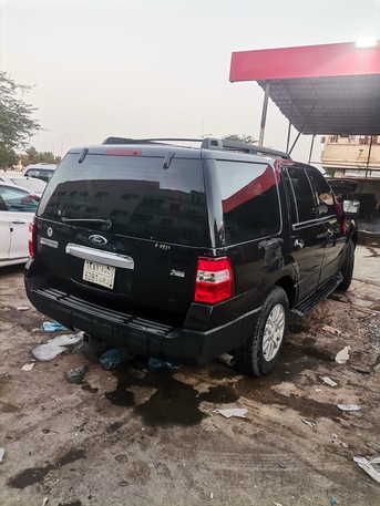 Riyadh, Vehicles, Cars & Trucks , SAR 35000,  Ford Expedition,  2013,  Automatic,  239587 KM,   4X4  Model  For Sale