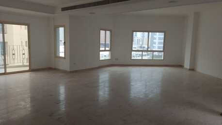 Juffair, Offices, BHD 300,  Spacious Commercial Flat In Prime Location In Juffair