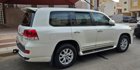 Jeddah, Vehicles, Cars & Trucks , SAR 135000,  TOYOTA LAND CRUISER 2016 Automatic V8 (GXR) SUV 4WD - Low Milage - 1st Owner,  2016,  Automatic,  100000 KM,  TOYOTA LAND CRUISER   V8 (GXR) 100