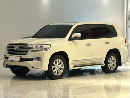 East Riffa, Vehicles, Cars & Trucks , BHD 16800,  Toyota Land Cruiser,  2017,  Automatic,  125000 KM,   GXR V8 MODEL  FOR SALE