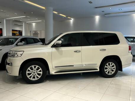 East Riffa, Vehicles, Cars & Trucks , BHD 16800,  Toyota Land Cruiser,  2017,  Automatic,  125000 KM,   GXR V8 MODEL  FOR SALE