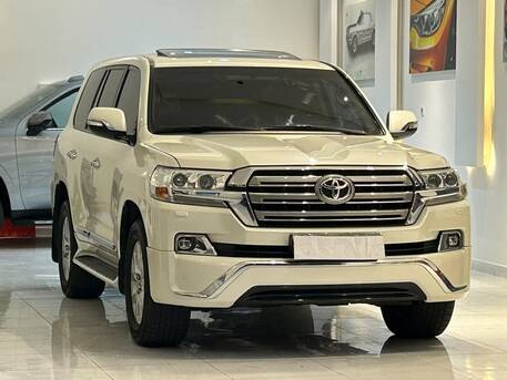East Riffa, Vehicles, Cars & Trucks , BHD 16800,  Toyota Land Cruiser,  2017,  Automatic,  125000 KM,   GXR V8 MODEL  FOR SALE