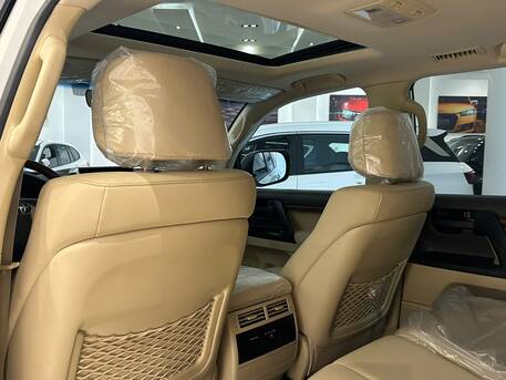 East Riffa, Vehicles, Cars & Trucks , BHD 16800,  Toyota Land Cruiser,  2017,  Automatic,  125000 KM,   GXR V8 MODEL  FOR SALE