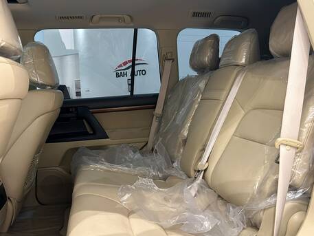 East Riffa, Vehicles, Cars & Trucks , BHD 16800,  Toyota Land Cruiser,  2017,  Automatic,  125000 KM,   GXR V8 MODEL  FOR SALE