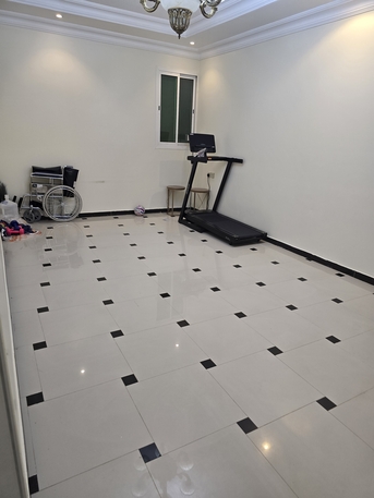 Riyadh, Rooms for Rent, SAR 1000/month,  Unfurnished Room Available For Rent For 3 To 6 Months In A 3 Bedroom Apartment