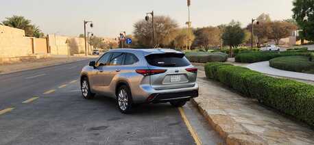 Irqah, Vehicles, Cars & Trucks , SAR 130000,  Toyota Highlander Hybrid Limited Full Options,  2022,  Automatic,  85 KM,   Personal Use
