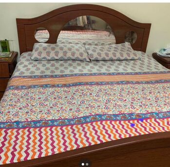 Riyadh, Furniture, SAR 450,  KIng Size Bed (with FREE Mattress, Dressing Table And Side Tables)