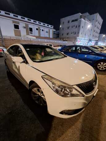 Jeddah, Vehicles, Cars & Trucks , SAR 25500,  Hyundai Azera,  2012,  Automatic,  332367 KM,   2.4  With Panorama In Excellent Condition