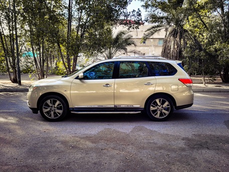 Manama, Vehicles, Cars & Trucks , BHD 1,  Nissan Pathfinder,  2013,  Automatic,  182000 KM,  FULL OPTION