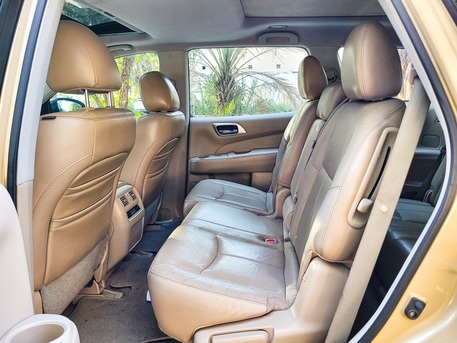 Manama, Vehicles, Cars & Trucks , BHD 1,  Nissan Pathfinder,  2013,  Automatic,  182000 KM,  FULL OPTION