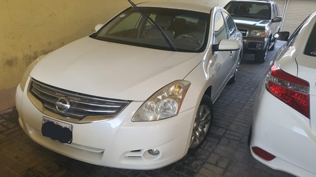 Riffa, Vehicles, Cars & Trucks , BHD 1350,  Nissan Altima 2010,  2010,  Automatic,  215270 KM,