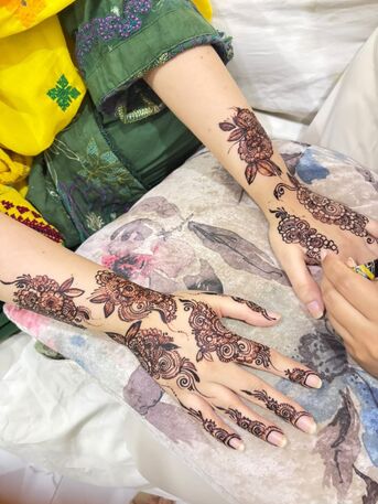 Yanbu, Beautician, Mehandi (Henna)