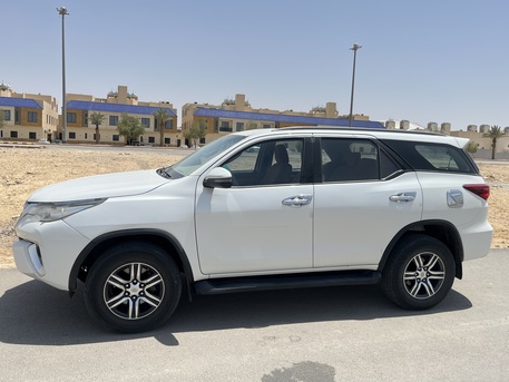 Riyadh, Vehicles, Cars & Trucks , SAR 73500,  2018,  Automatic,  273000 KM,  Toyota Fortuner