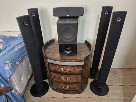 Al Wizarat, Electronics, SAR 2100,  Sale 65 Inch Haier LED Smart TV & Modern TV Stand & LG Sound System 5.1 Music Channel