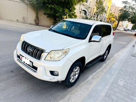 Zinj, Vehicles, Cars & Trucks , BHD 111,  Toyota Prado,  2013,  Automatic,  180000 KM,  4 Cylinder, V4, Expat Family Owned Car - URGENT SALE