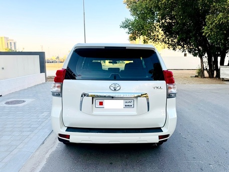 Zinj, Vehicles, Cars & Trucks , BHD 111,  Toyota Prado,  2013,  Automatic,  180000 KM,  4 Cylinder, V4, Expat Family Owned Car - URGENT SALE