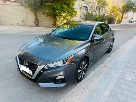 Zinj, Vehicles, Cars & Trucks , BHD 111,  Nissan Altima,  2021,  Automatic,  61000 KM,  Full Option With Sun-roof, 4 Cylinder - Agency Maintained