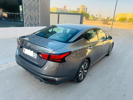 Zinj, Vehicles, Cars & Trucks , BHD 111,  Nissan Altima,  2021,  Automatic,  61000 KM,  Full Option With Sun-roof, 4 Cylinder - Agency Maintained