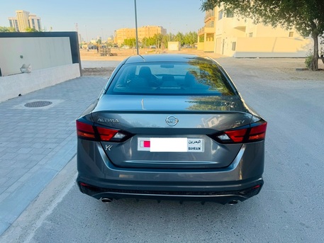 Zinj, Vehicles, Cars & Trucks , BHD 111,  Nissan Altima,  2021,  Automatic,  61000 KM,  Full Option With Sun-roof, 4 Cylinder - Agency Maintained