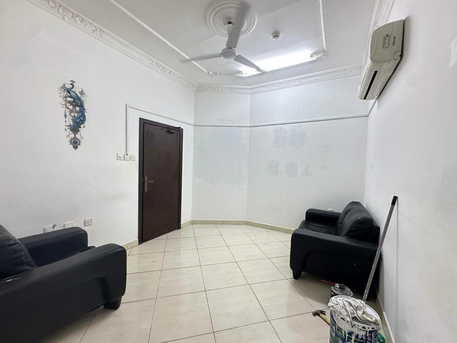 Adliya, Apartments, Flats, Houses & Villas, BHD 200/month,  1 BR,  Adliya:-1BHK Semi-Furnished Flat On Rent.Close To Al Jazeera Supermarket.Bd 200/- With EWA