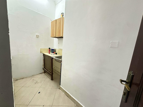 Adliya, Apartments, Flats, Houses & Villas, BHD 140/month,  Adliya:-Studio Semi-Furnished Flat On Rent.Close To Al Jazeera Supermarket.Bd 140/withEWA