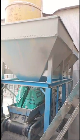 Jeddah, Industrial Machinery, OCEM Press OPA 650 T300 Model 2004 Is Available For Sale